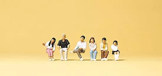 Preiser 75025 - Sitzende Jugendliche TT 1:120