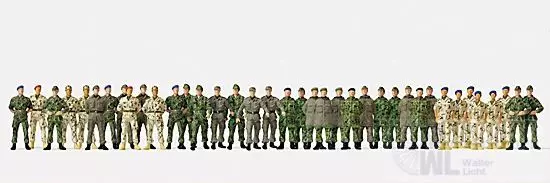 Preiser 16543 - Soldaten, gehend und stehend. H0 1:87