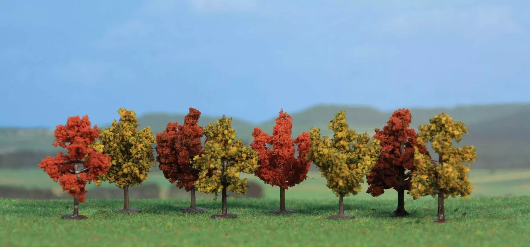 Heki 1141 - Laubbaum herbstlich 4 cm 8 Stück H0/TT/N/Z