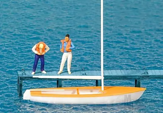 Preiser 10678 - Segler, Weste anlegend mit Segelboot H0 1:87