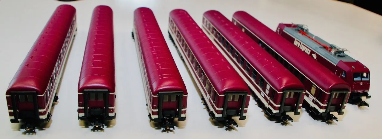 Märklin 36626 - MÄRKLIN - EuroExpress Sonderzug Lok und 6 Wagen H0/WS Digital