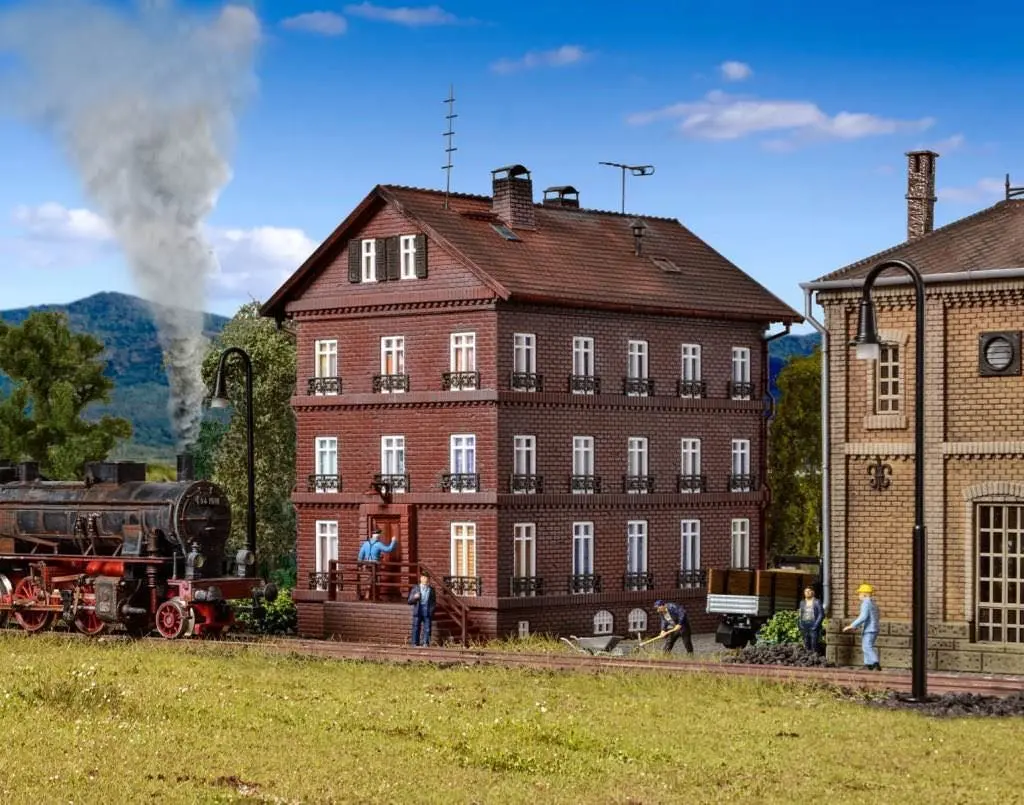 Vollmer 43805 - Eisenbahner-Wohnhaus H0 1:87