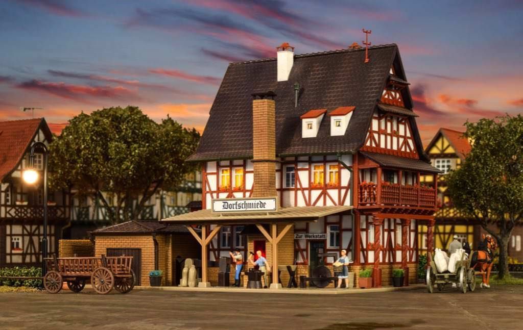 Vollmer 43696 - Dorfschmiede mit Inneneinrichtung und Beleuchtung H0 1:87