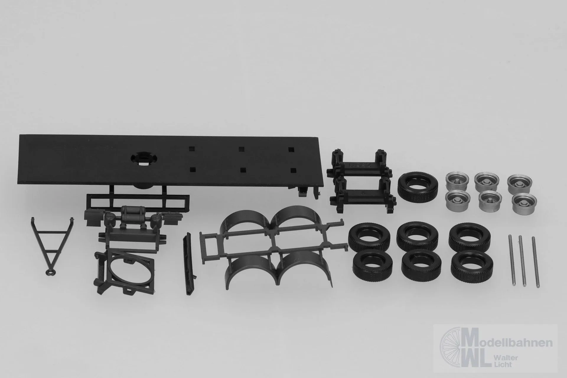 Herpa 081276 - Teileservice Fahrgestell Hänger 3achs 8m 2 Stück H0 1:87