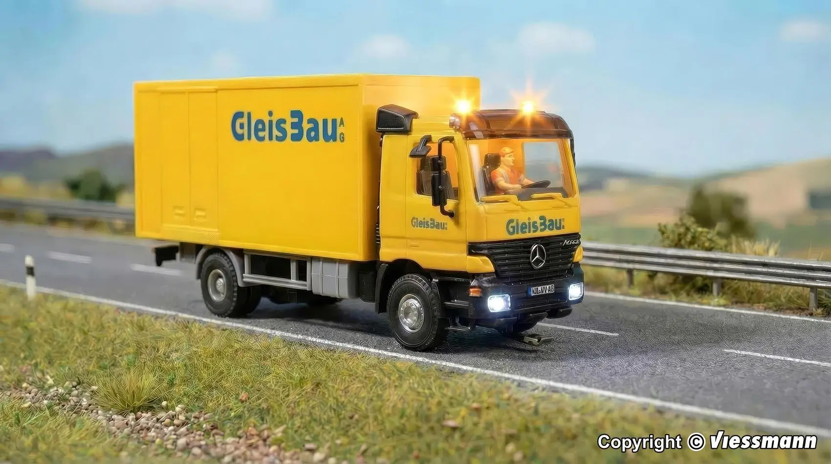 Viessmann 8117 - CarMotion Mercedes-Benz Actros 2-achs Koffer LKW GleisBau Basis H0 1:87