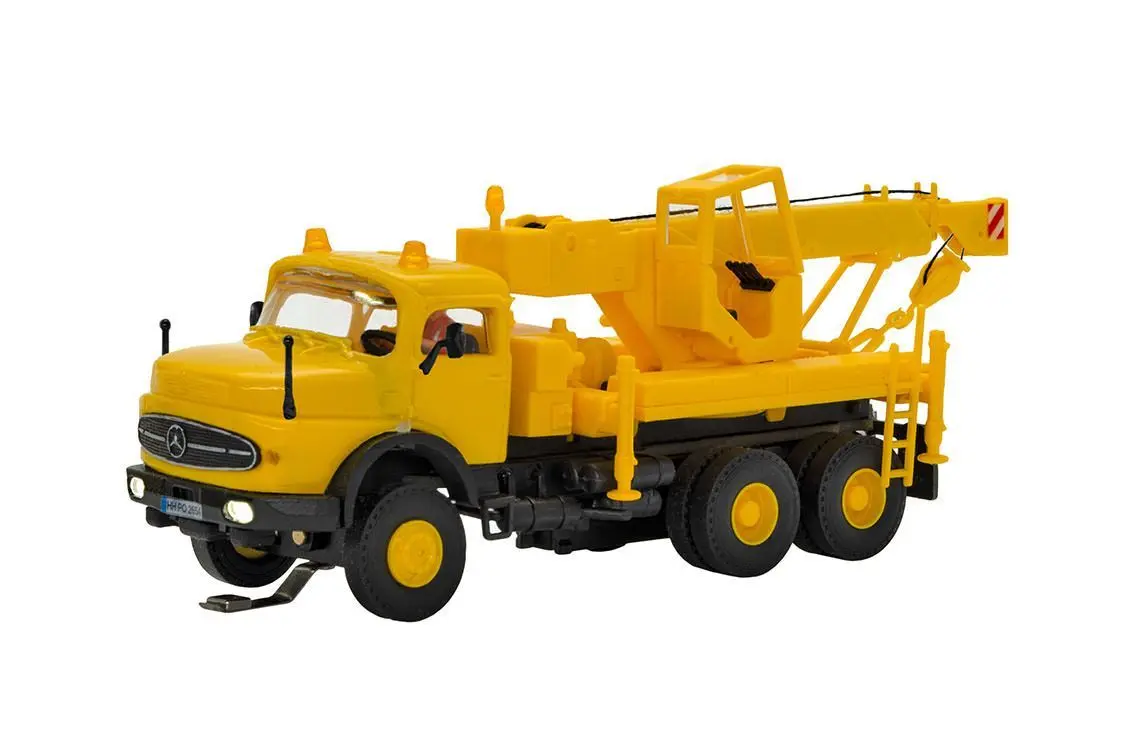 Viessmann 8022 - CarMotion Mercedes-Benz Rundhauber mit Bergekran gelb H0 1:87