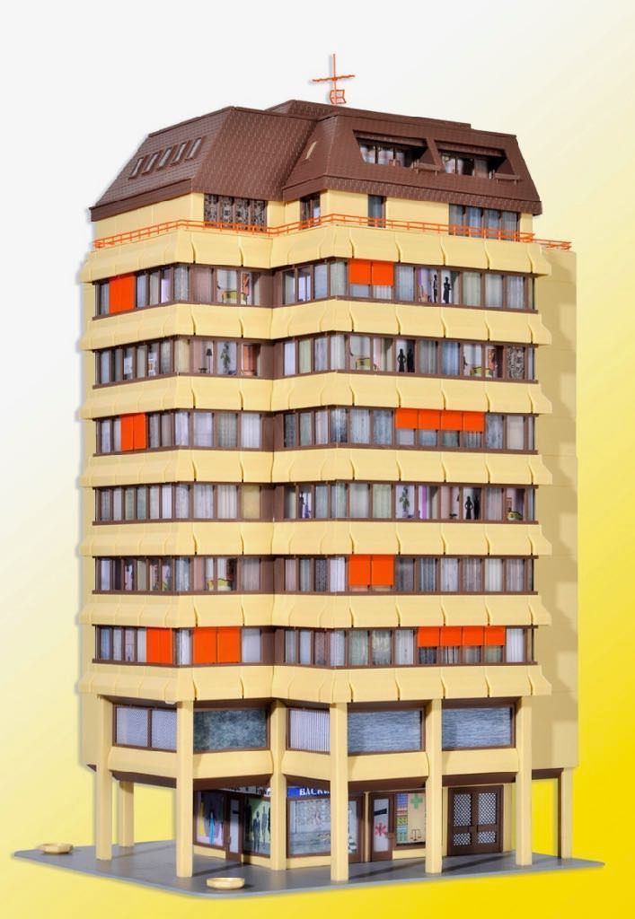 Kibri 38218 - Hochhaus mit Ladenpassage Penthauswohnung inkl. Etageninnenbeleuchtung H0 1:87