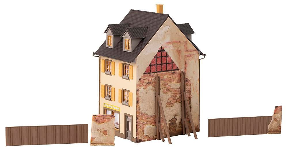 Faller 130692 - Altstadthaus mit Bretterzaun H0 1:87