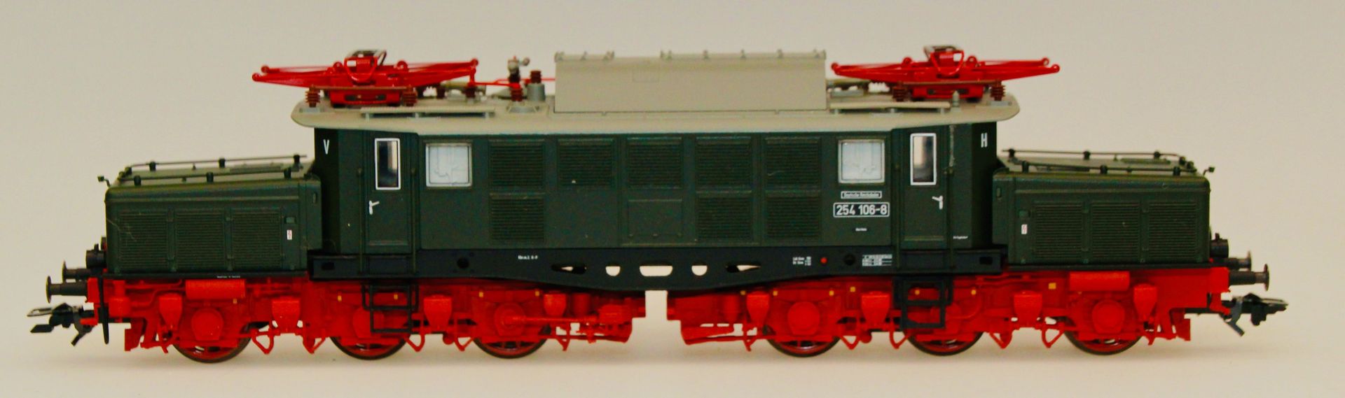 Trix 25991 - Trix - E-Lok BR 254 106-8 DR Ep.IV grün H0/GL Sound