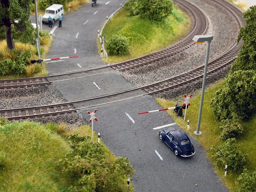 Noch 14307 - Bahnschranken mit Andreaskreuzen H0 1:87
