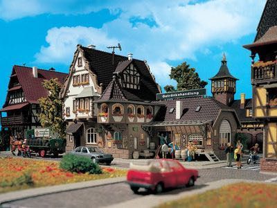 Vollmer 43697 - Getränkehandlung mit Inneneinrichtung und LED Beleuchtung H0 1:87