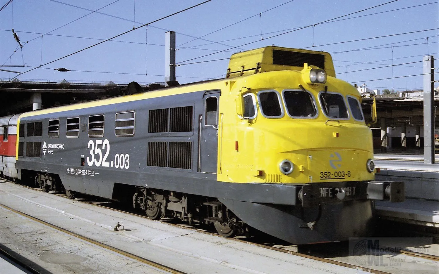 Arnold 2674D - Diesellok BR 352-003 RENFE Ep.V N 1:160 Digital