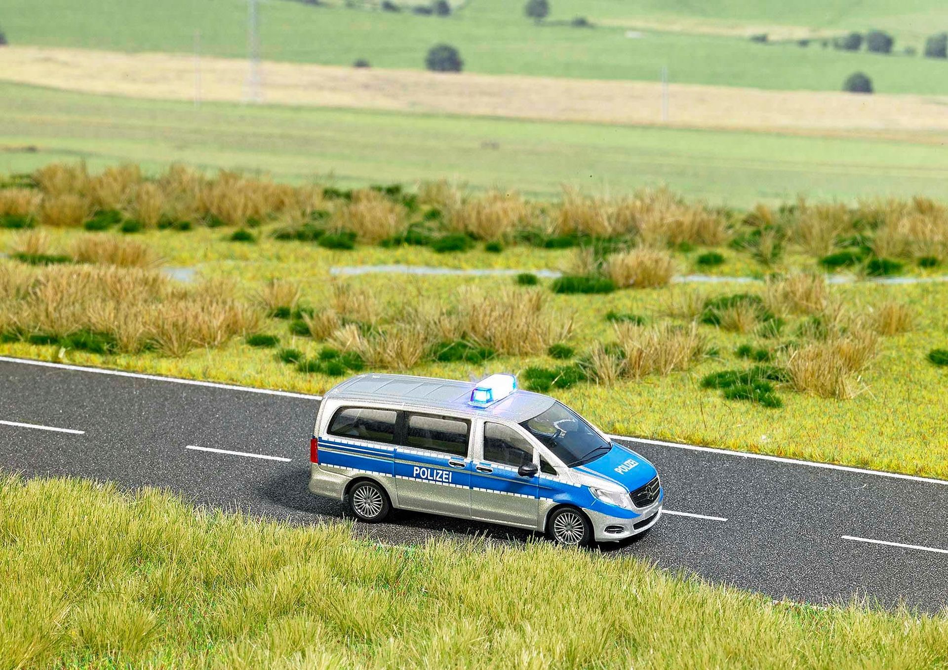 Busch 5597 - Mercedes-Benz V-Klasse Polizei H0 1:87 Busch 5597 - Mercedes-Benz V-Klasse Polizei H0 1:87