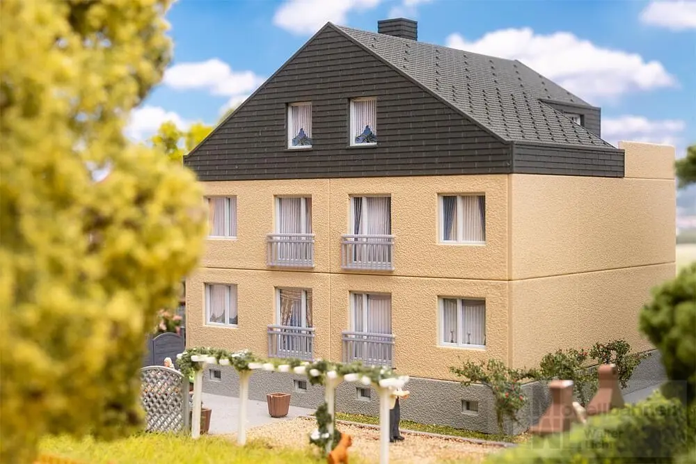 Faller 130755 - Mehrfamilienhaus H0 1:87