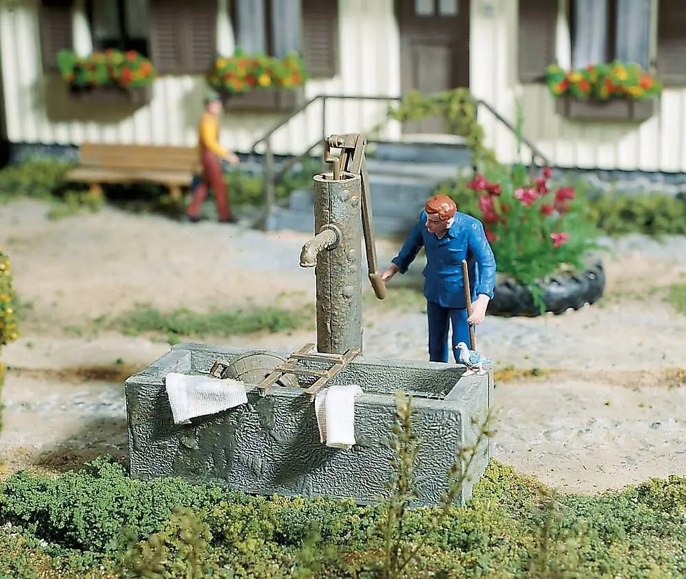 Pola 333212 - Pumpbrunnen mit Wassertrog Spur G 1:22,5
