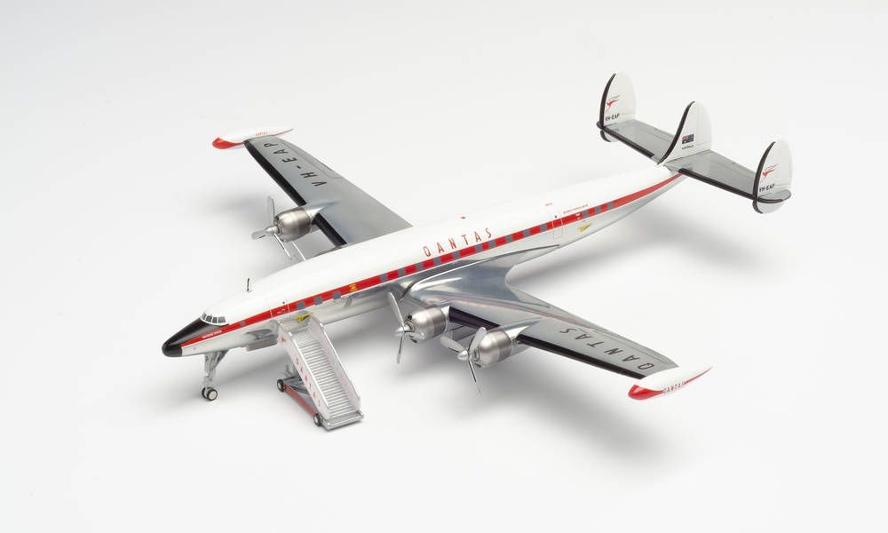 Herpa 571005 - Qantas historic passenger stairs 1:200 Herpa 571005 - Qantas historic passenger stairs 1:200