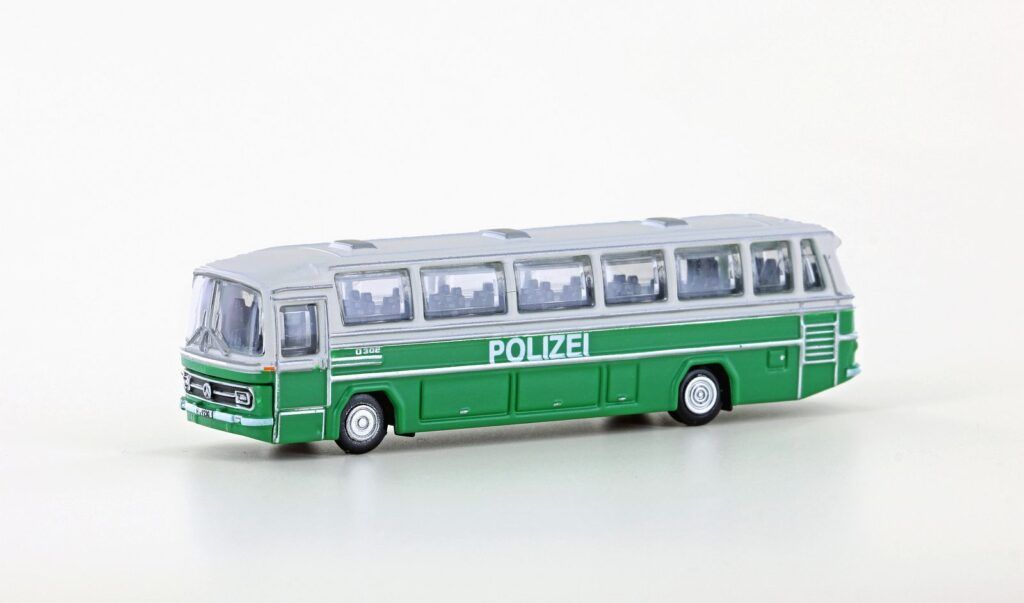 Lemke Minis 4414 - Mercedes Benz O302 RÜH Polizei N 1:160