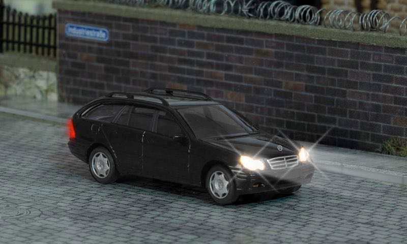 Busch 5659 - Mercedes-Benz M-Klasse H0 1:87 Busch 5659 - Mercedes-Benz M-Klasse H0 1:87