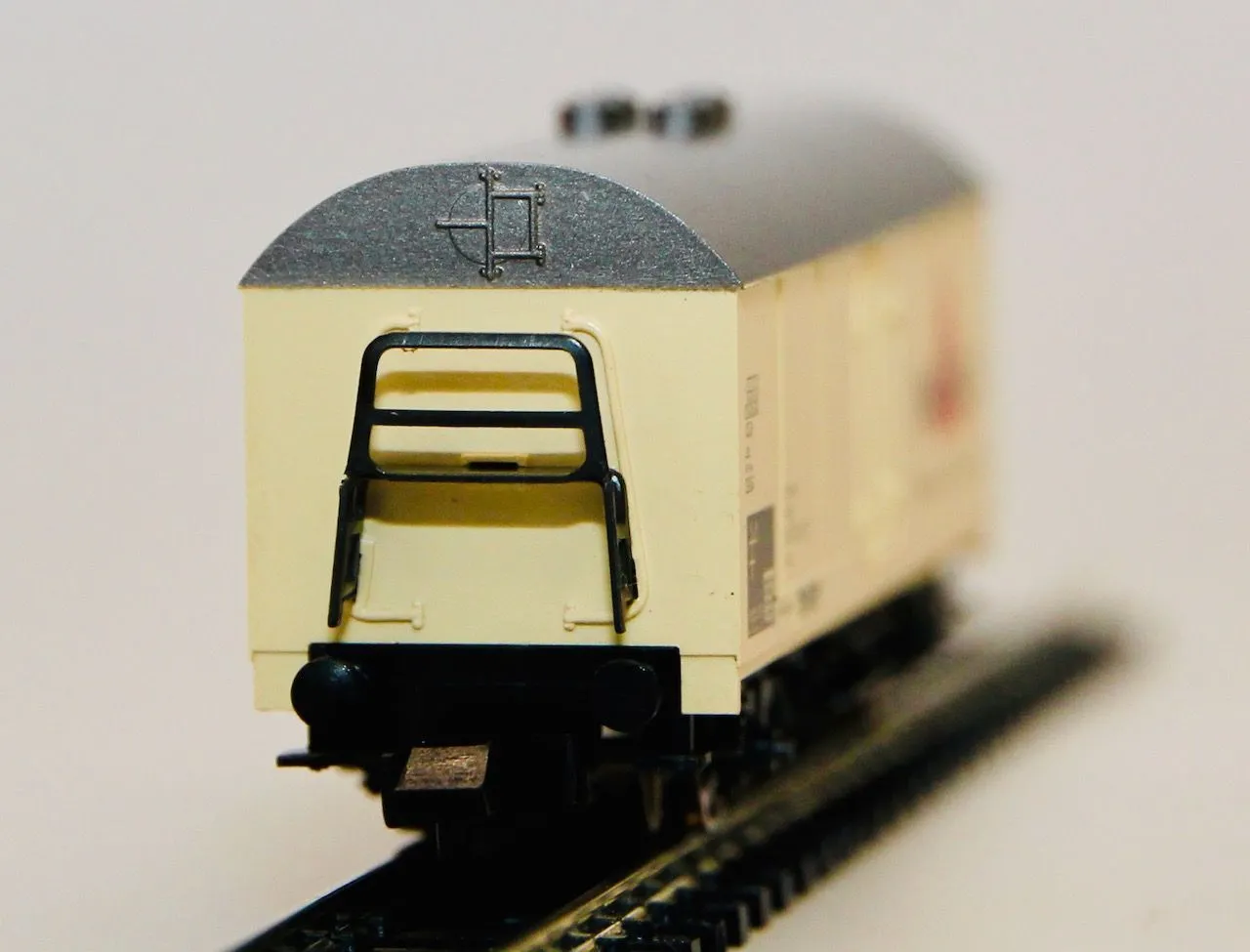 Fleischmann 8328 - FLEISCHMANN - Kühlwagen DB Ep.IV Apolinaris N 1:160