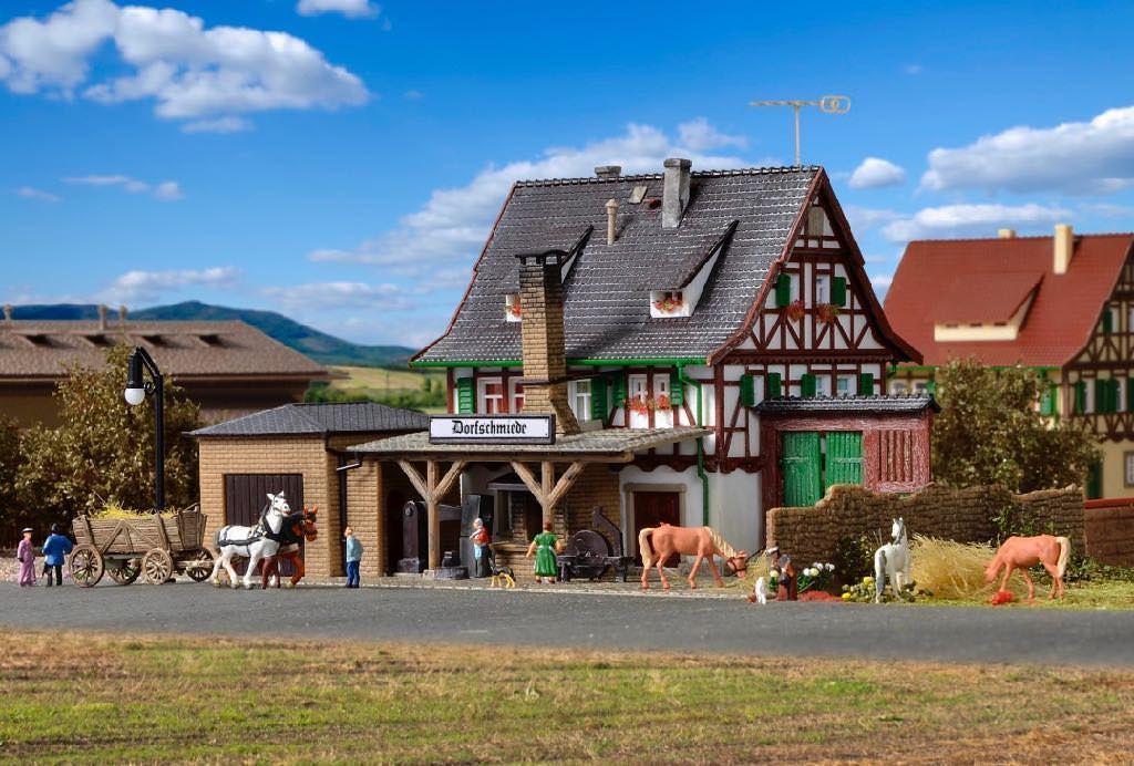 Vollmer 47696 - Dorfschmiede mit Inneneinri N 1:160