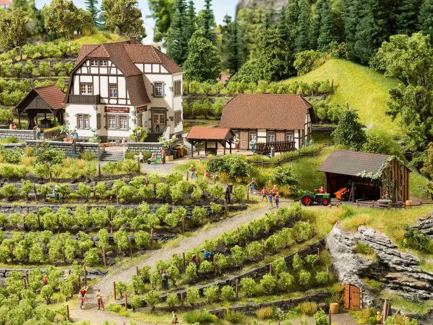 Noch 63712 - Weingut Hauser-Bühler Hauptgebäude mit Gesindehaus N 1:160