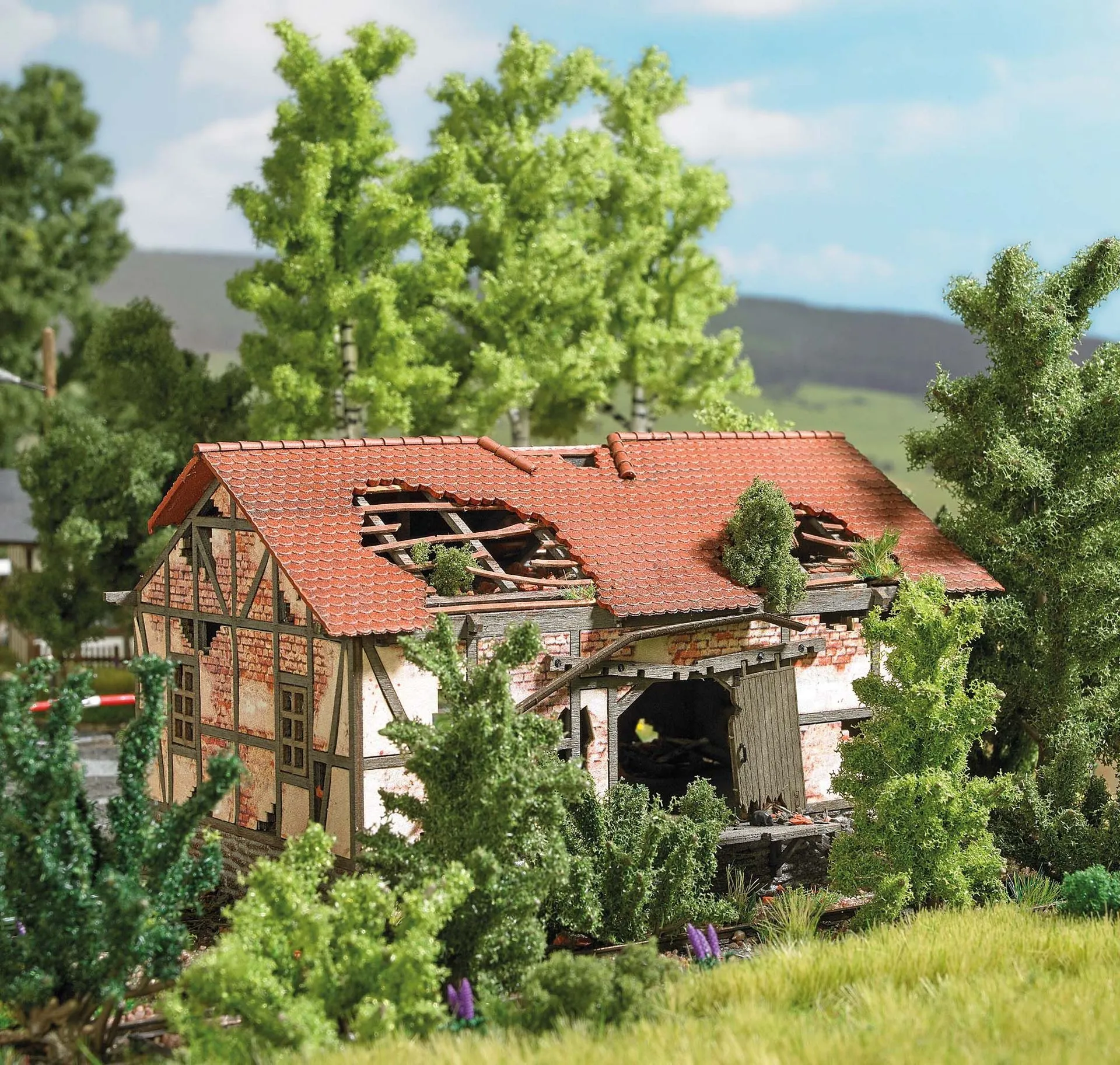 Busch 1664 - Verfallener Güterschuppen H0 1:87