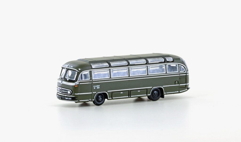 Lemke Minis 4438 - Mercedes Benz O321H US Army Berlin grün N 1:160