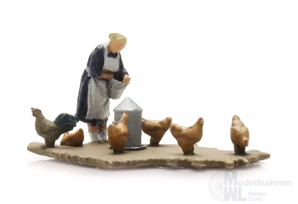 ARTITEC b.v. 5120015 - Bäuerin mit Hühnern Fertigmodell 1:120