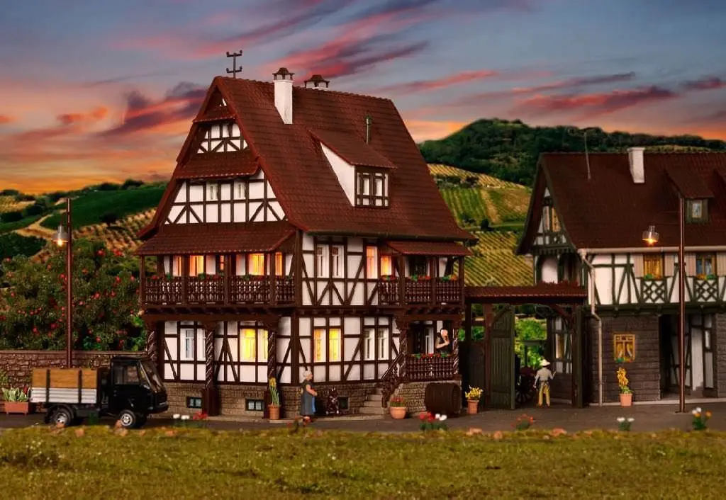 Vollmer 43732 - Winzerhaus mit Hoftor H0 1:87