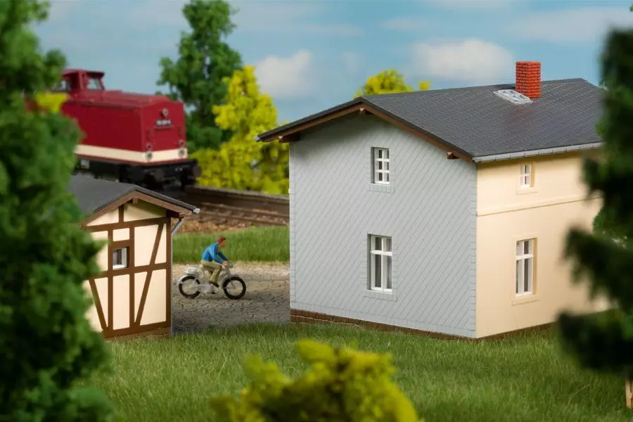 Auhagen 13347 - Bahnwärterwohnhaus mit Nebengebäude TT 1:120