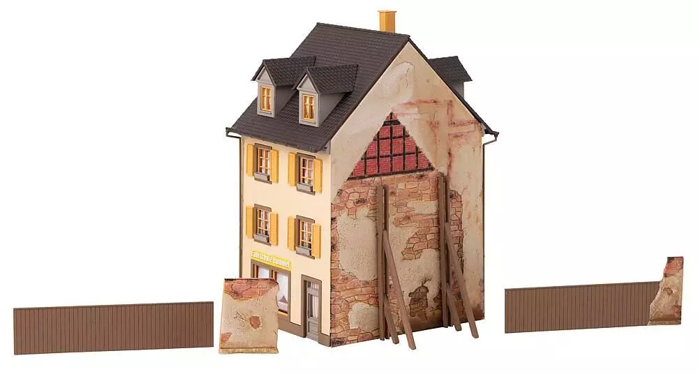 Faller 130692 - Altstadthaus mit Bretterzaun H0 1:87