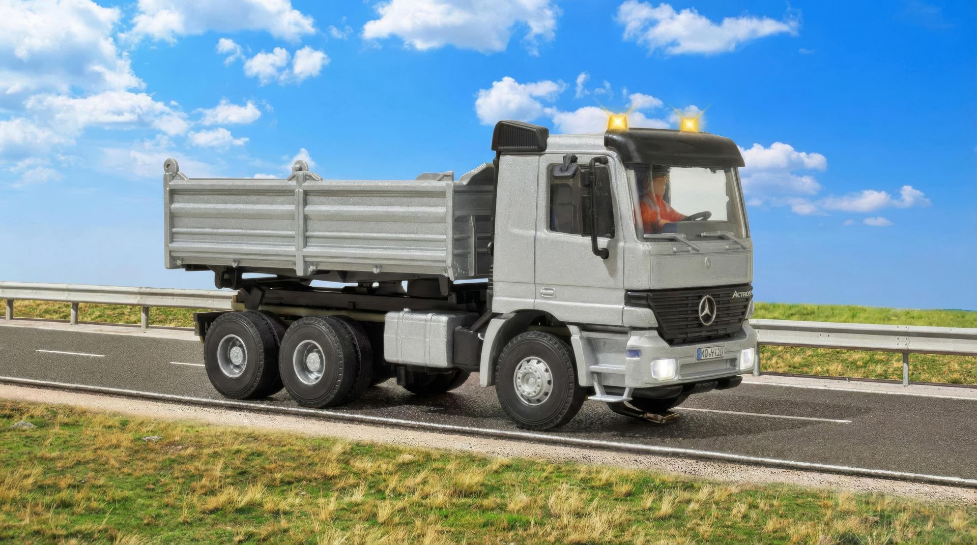 Viessmann 8004 - CarMotion Basis Startset Mercedes_Benz Actros Muldenkipper silber H0 1:87