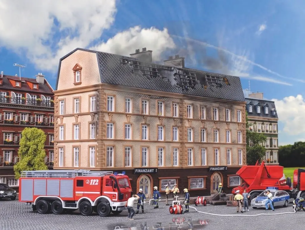 Vollmer 43785 - Brennendes Finanzamt mit Flackerlicht H0 1:87