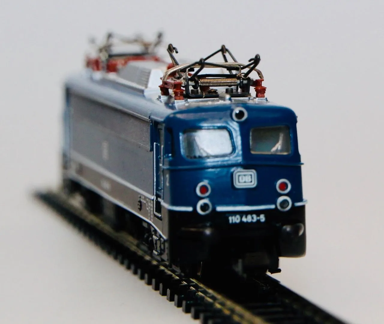 Trix 12054 - MINITRIX - E-Lok BR 110 483-5 DB Ep.IV N 1:160