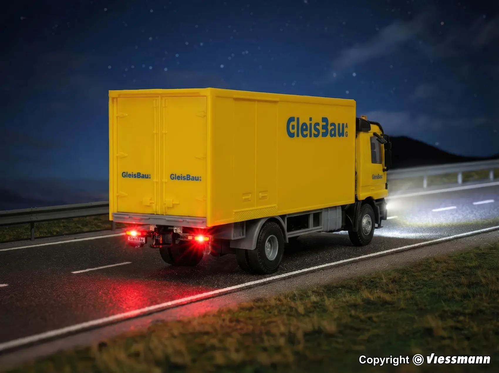 Viessmann 8117 - CarMotion Mercedes-Benz Actros 2-achs Koffer LKW GleisBau Basis H0 1:87