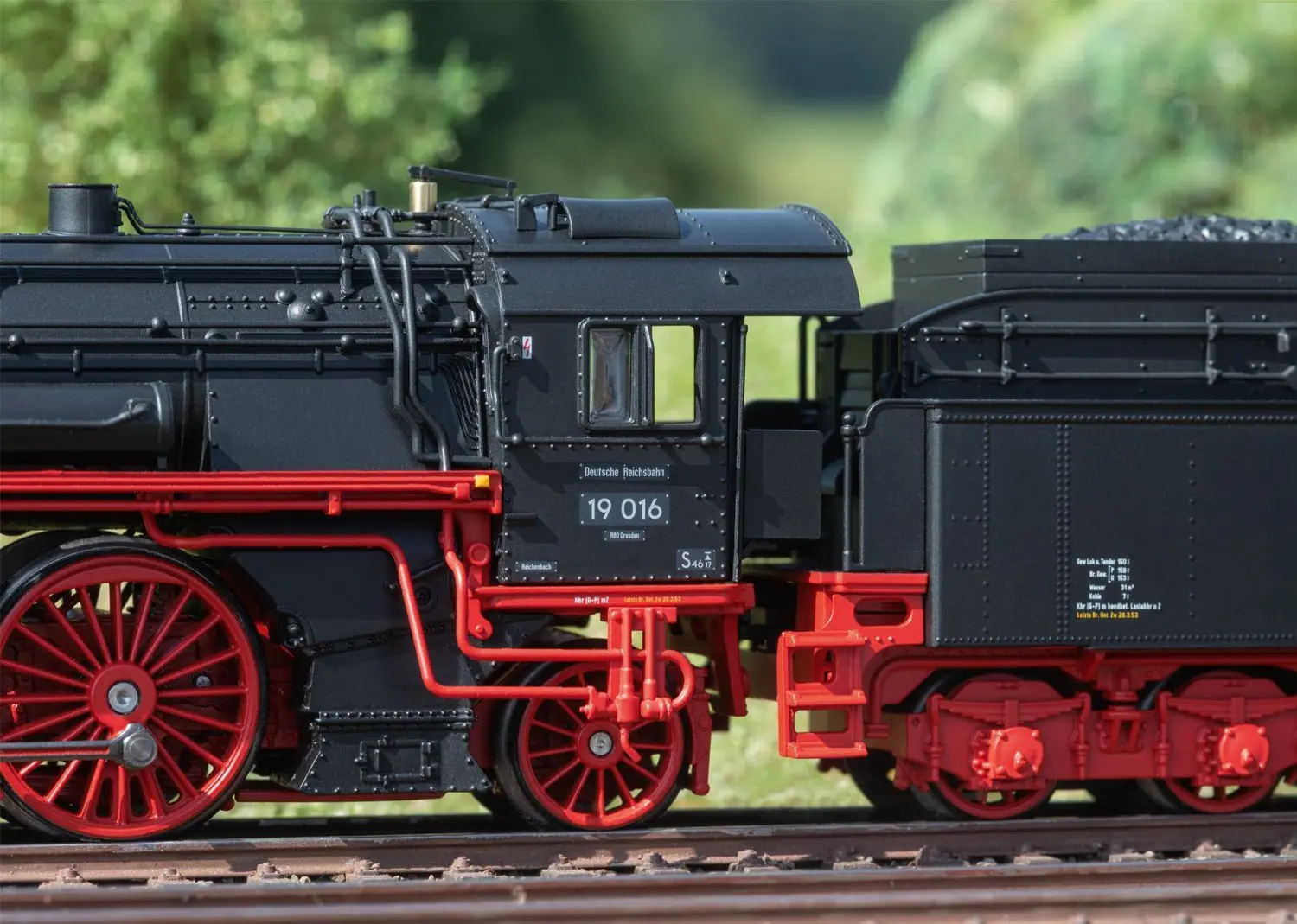 Trix 25019 - Dampflok BR 19 016 DR Ep.III H0/GL Sound
