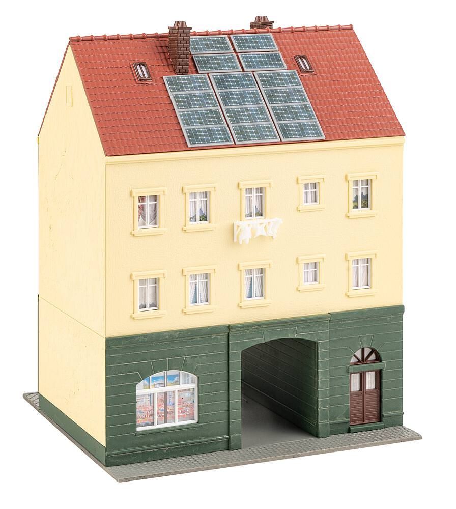Faller 130628 - Stadthaus mit Modellbaugeschä H0 1:87