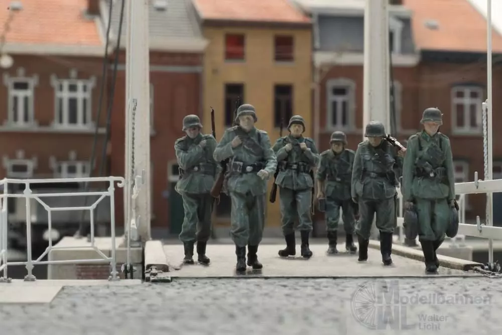 ARTITEC b.v. 7720005 - WM-Infanterie marschiert an die Front BAUSATZ 1:72