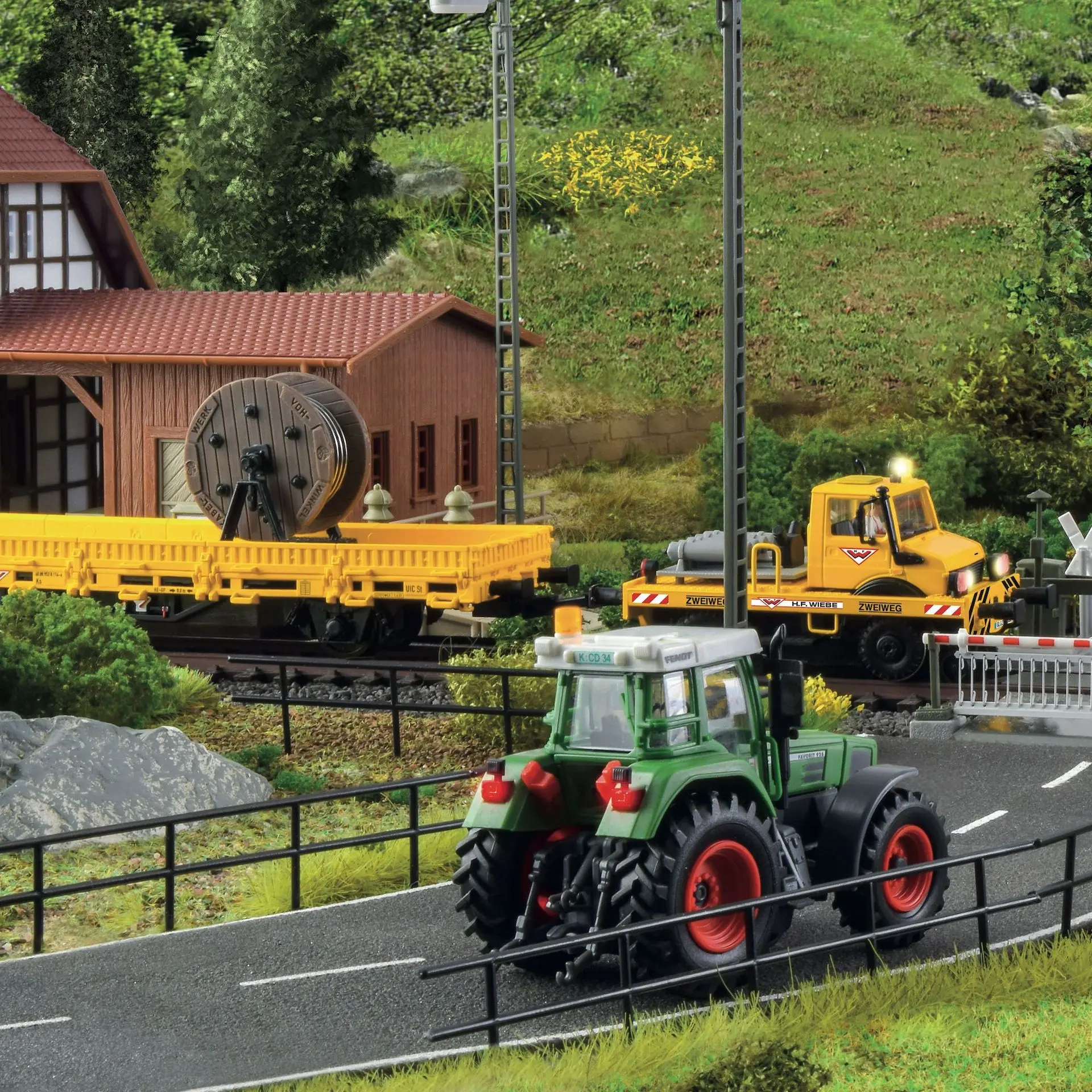 Viessmann 2680 - Zweiwege-Unimog H0/GL