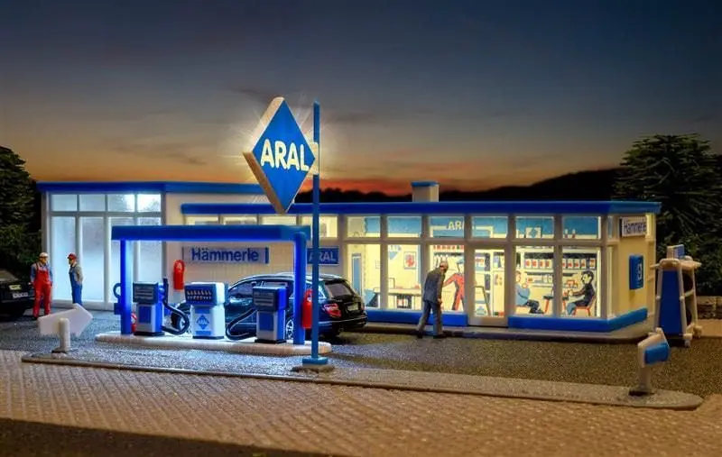 Kibri 38544 - Historische ARAL Tankstelle inkl LED Beleuchtung H0 1:87