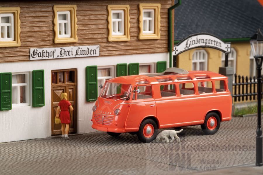 mini car 66019 - Goliath Express 1100 Luxusbus hellkoralle Dach offen H0 1:87