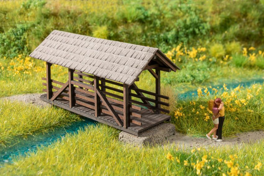 Noch 14372 - Überdachte Fußgänger-Brücke H0 1:87
