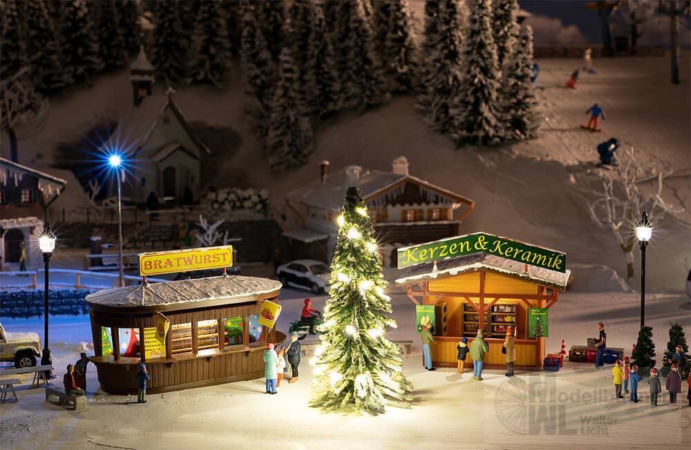 Faller 134002 - Weihnachtsmarktbuden mit beleuchtetem Weichnatsbaum H0 1:87