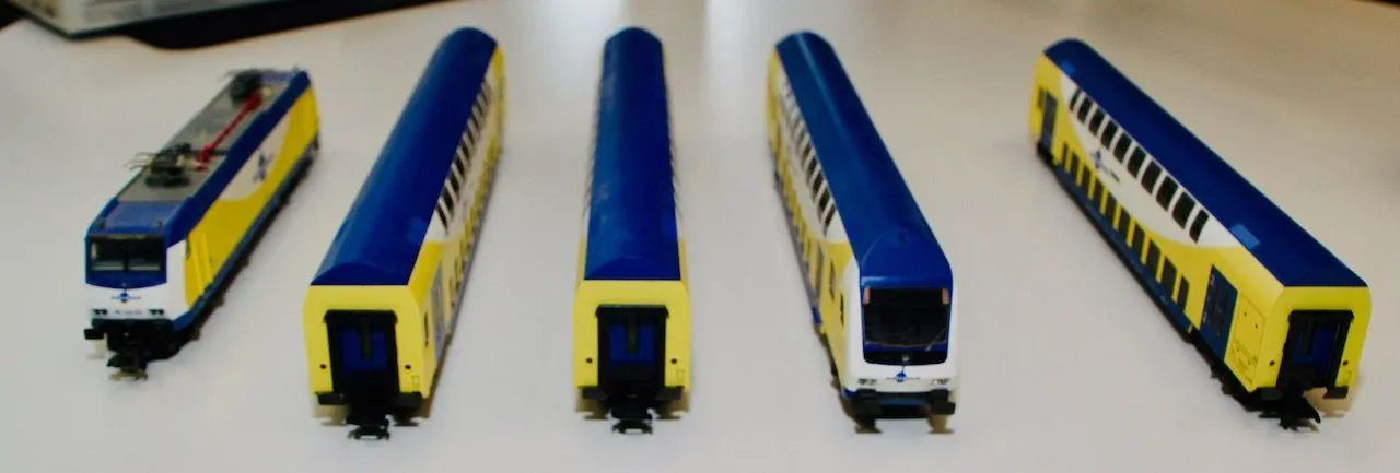 Märklin 26533 - MÄRKLIN - Nahverkehrszug Metronom Lok+3Wagen und Ergänzungswagen H0/WS Digital