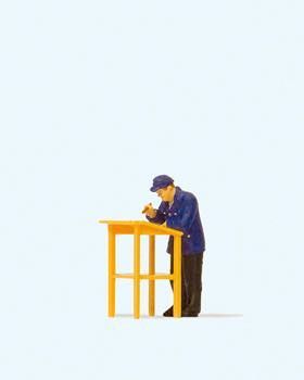 Preiser 28152 - Eisenbahner am Stehpult H0 1:87