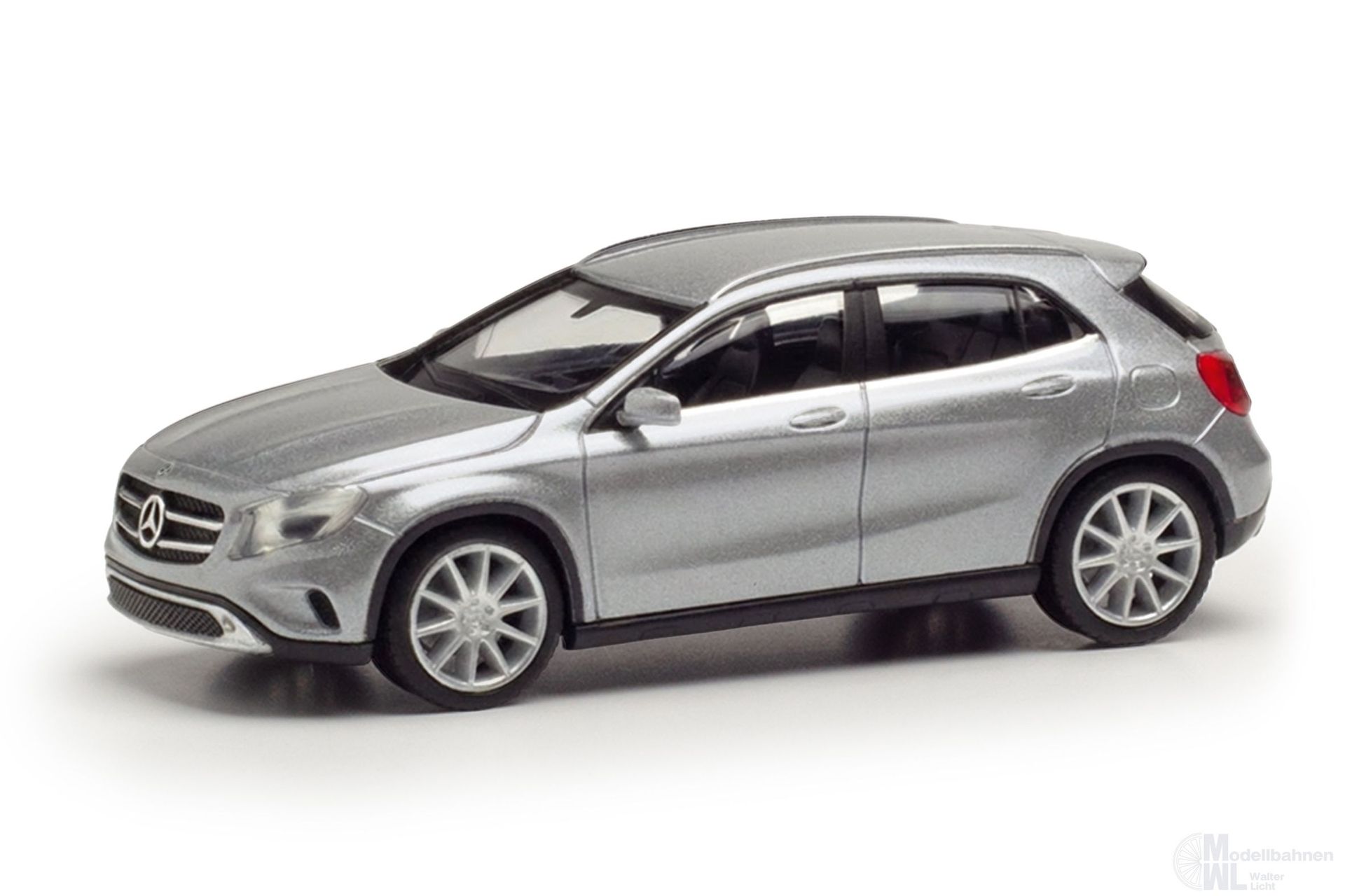 Herpa 038317-004 - Mercedes-Benz GLA iridiumsilber H0 1:87