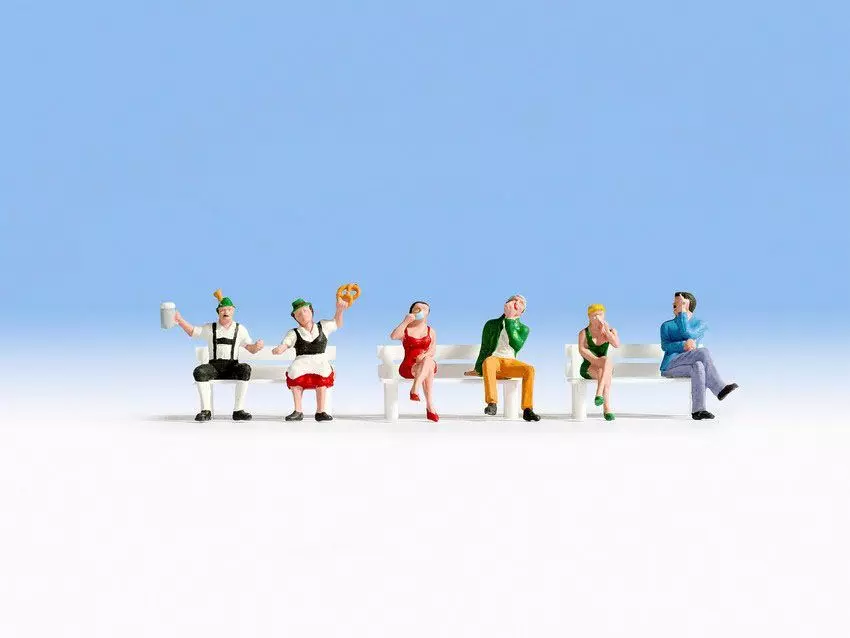 Noch 15536 - Sitzende (ohne Bänke) H0 1:87