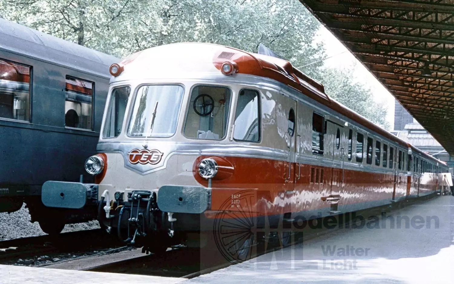 Jouef 2461 - Triebwagen RGP SNCF Ep.III TEE mit Beiwagen rot/beige H0/GL