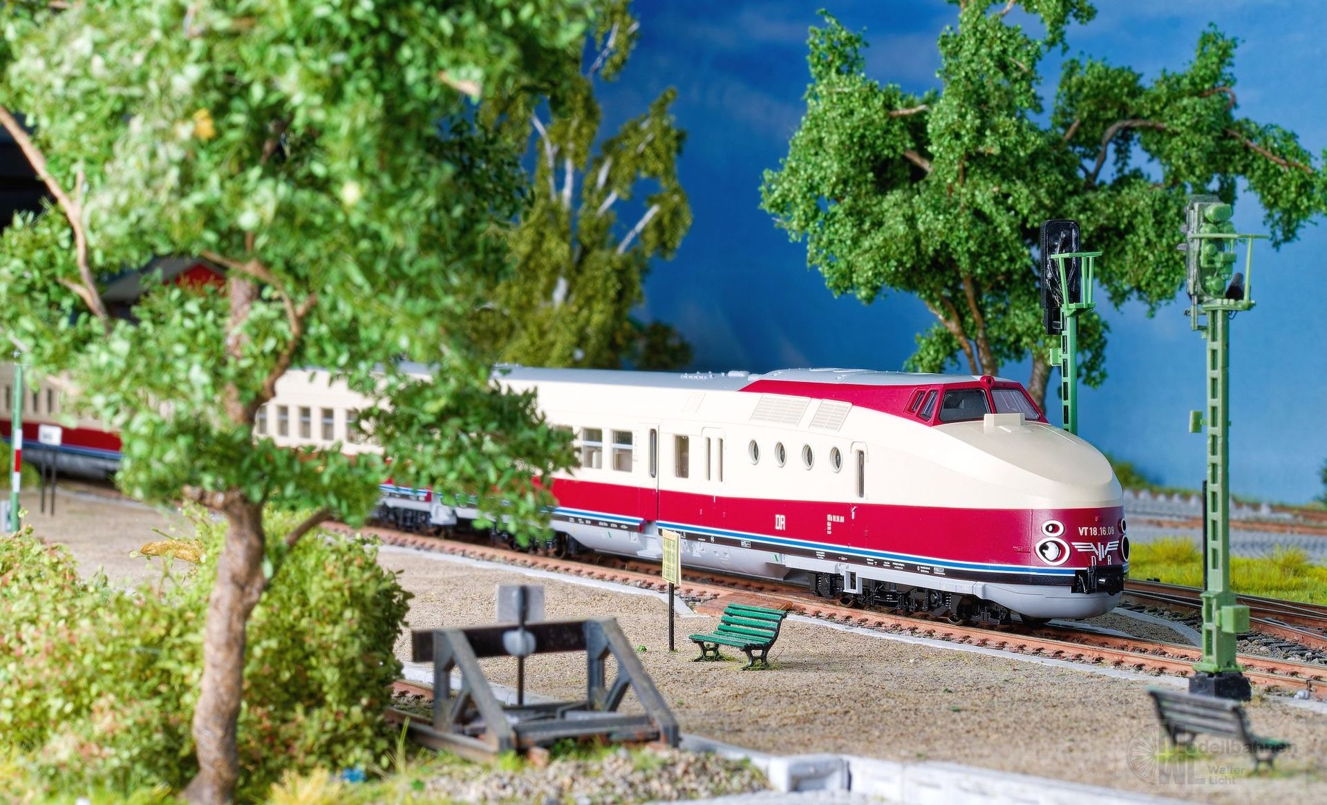 Kato 20-171 - Triebzug VT18.16 DR Ep.VI SVT Görlitz 4.tlg. H0/GL Sound