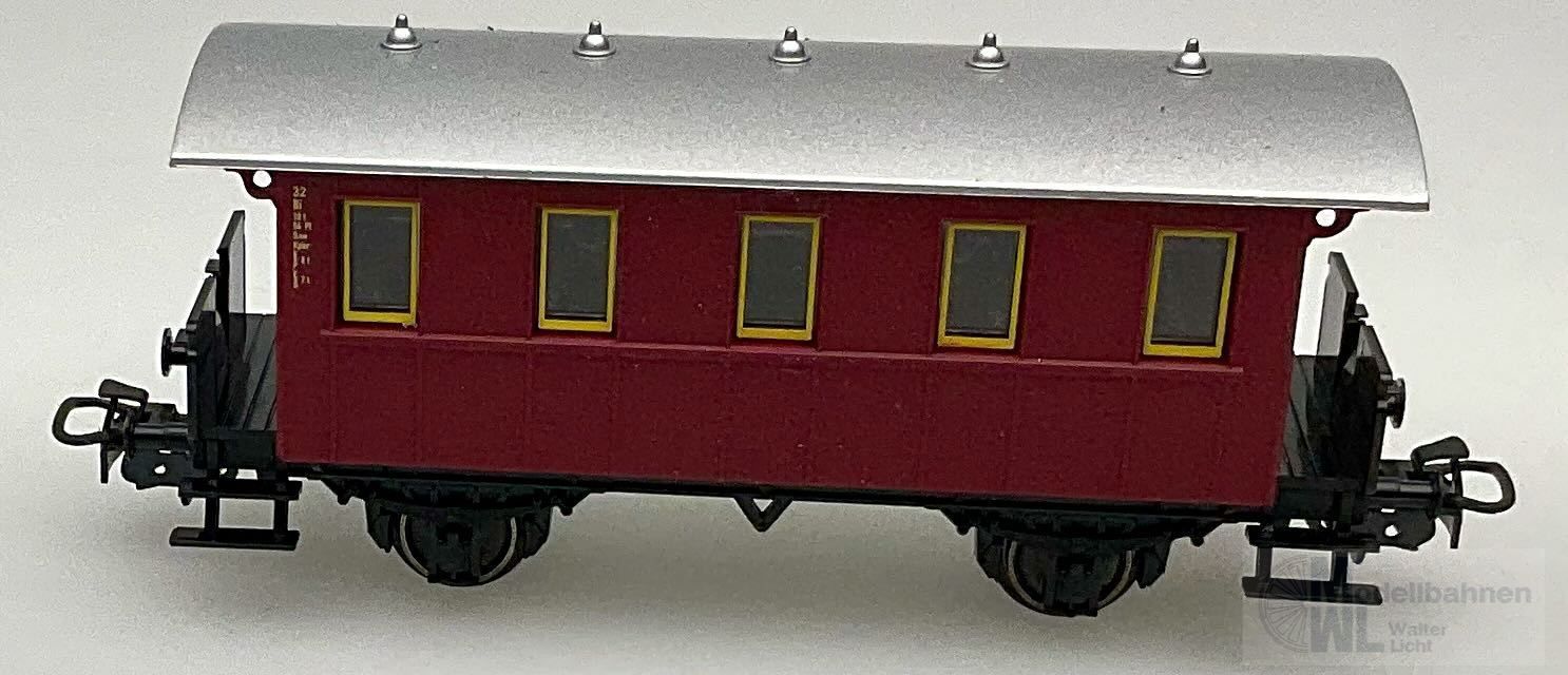 Märklin 29230 - MÄRKLIN - Personenwagen rot 2-achsig H0/WS